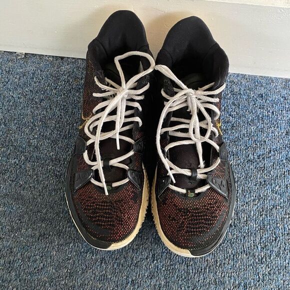 Nike Kyrie Irving Raygun men 9 mid top tie up basketball shoes - Picture 8 of 9